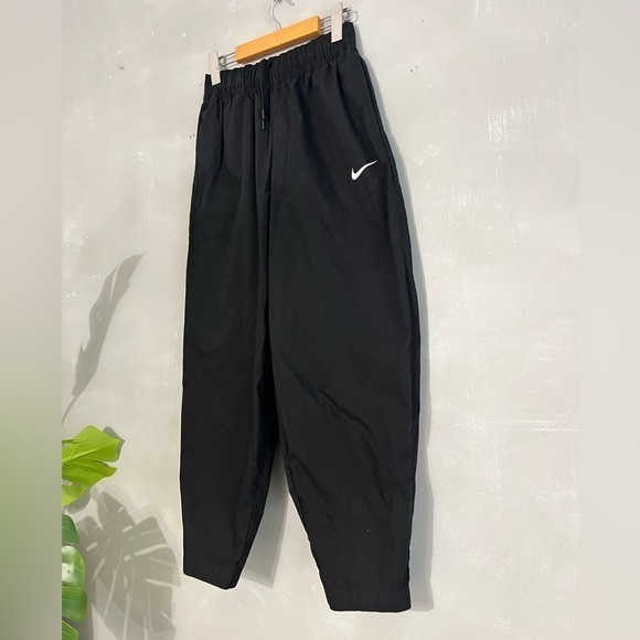 NIKE | Sportswear Essential Curve Pants black highrise Capri - size small - Picture 11 of 11